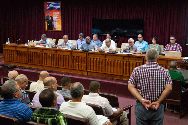 Valdés Mesa llama a aumentar producción de alimentos en Cuba