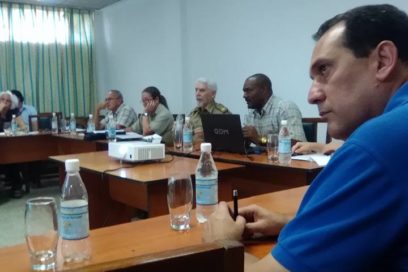 Evalúa Ramiro Valdés programas económicos en Villa Clara