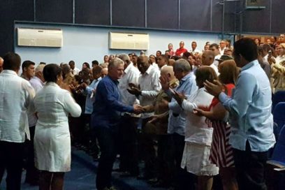 Asamblea Provincial de Granma concede a Raúl Réplica de la Campana de La Demajagua