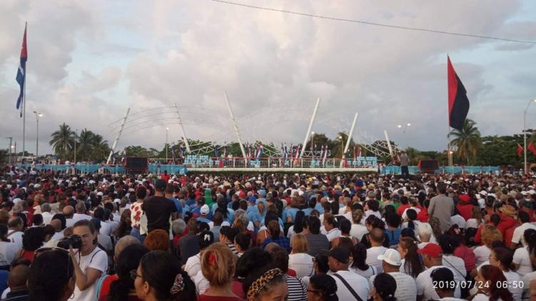 .- La población cienfueguera acudió masivamente al acto. Foto: Perlavisión/ Facebook