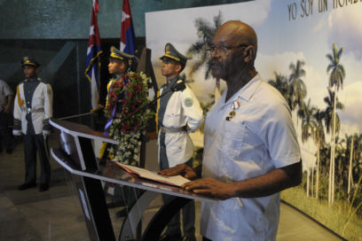 Galardonados trabajadores del comercio, la gastronomía y los servicios (+Fotos)