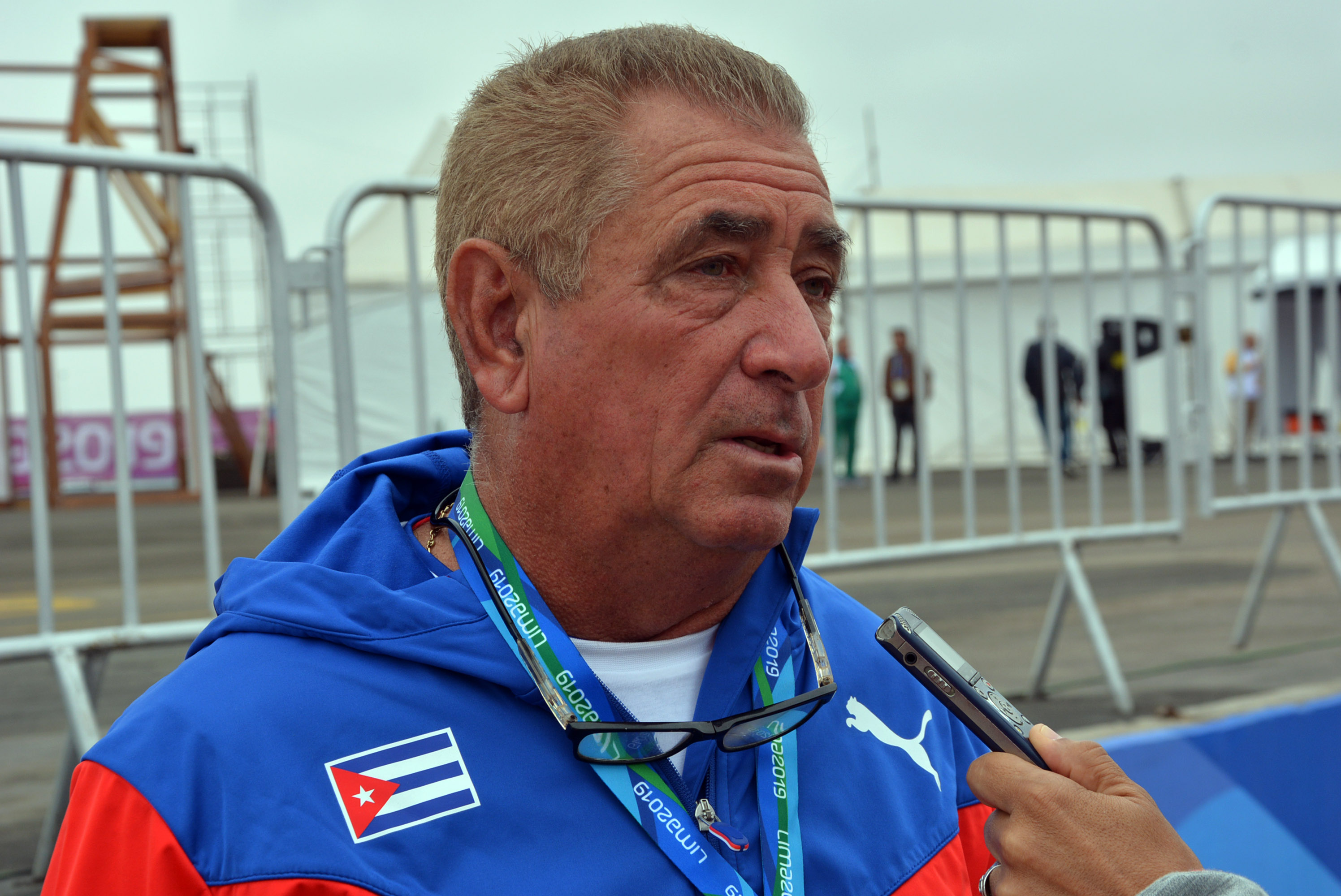Miguel Albán, director técnico del equipo de sóftbol. foto: Osvaldo Gutiérrez.