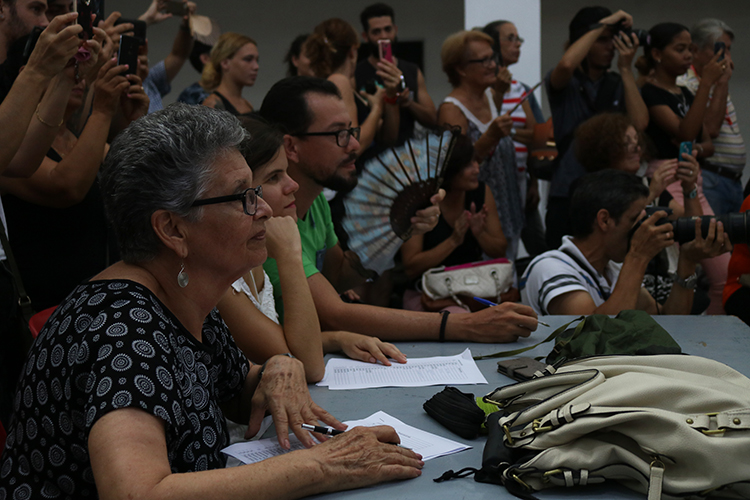 desfile de máscaras del Instituto Superior de Diseño (ISDI)