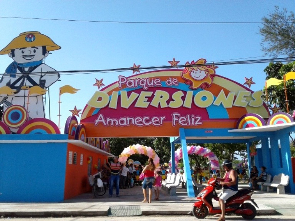 El parque de diversiones Amanecer Feliz, en la ciudad de Cienfuegos, restaurado completamente en fecha reciente, es una de las atracciones principales para los niños. Foto: Periódico 5 de Septiembre