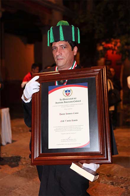 Confiere universidad mexicana título de Doctor Honoris Causa al artista cubano Erik Varela