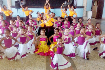 Fusión flamenca: 60 niñas bailarinas en Torcedores