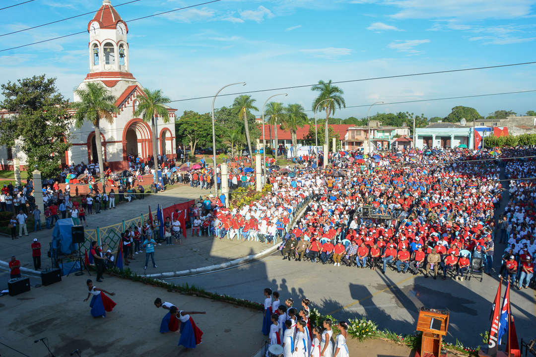 La Plaza de la Libertad en Camagüey se llenó desde horas bien temprana de un pueblo deseoso de mostrar su apoyo al proceso revolucionario. Foto: Leandro Armando Pérez Pérez