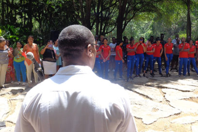 Acogen a atletas de hockey sobre césped (+ Fotos)