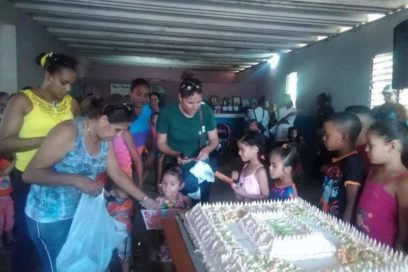 Abrazo sindical a futuros obreros (+ fotos)