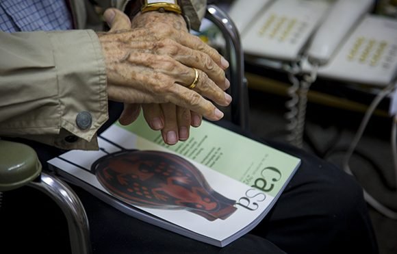 «Puso a disposición de los hombres lo que tenía de inteligencia // […] Les entregó lo que tenía de coraje // […] Hizo su parte, llegado el momento // […] al final, declaró que volvería a empezar si lo dejaran». Así se expresaba el poeta en los versos titulados «Sería bueno merecer este epitafio», y así lo recordamos.