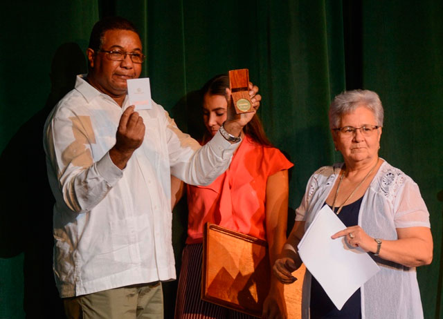 Reconocen papel de Raúl como fundador de la Contraloría General de la República