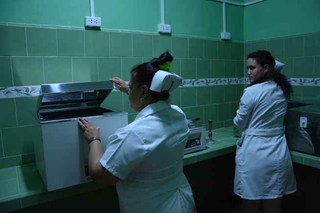 El equipo de especialistas que trabajará en la mencionada asistencia fue previamente preparado en Sancti Spíritus y está compuesto por una doctora y dos enfermeras. Foto: Roberto Jesús Hernández /ACN