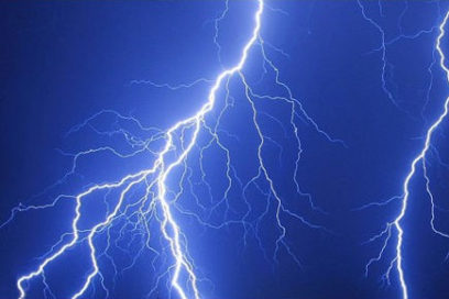 Descarga eléctrica ocasiona cinco victimas fatales