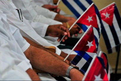 Denuncian mentiras sobre los médicos cubanos
