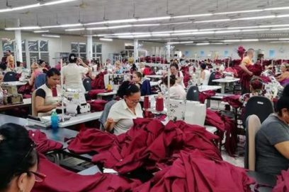 En tiempo récord producción de uniformes escolares (+ Fotos)