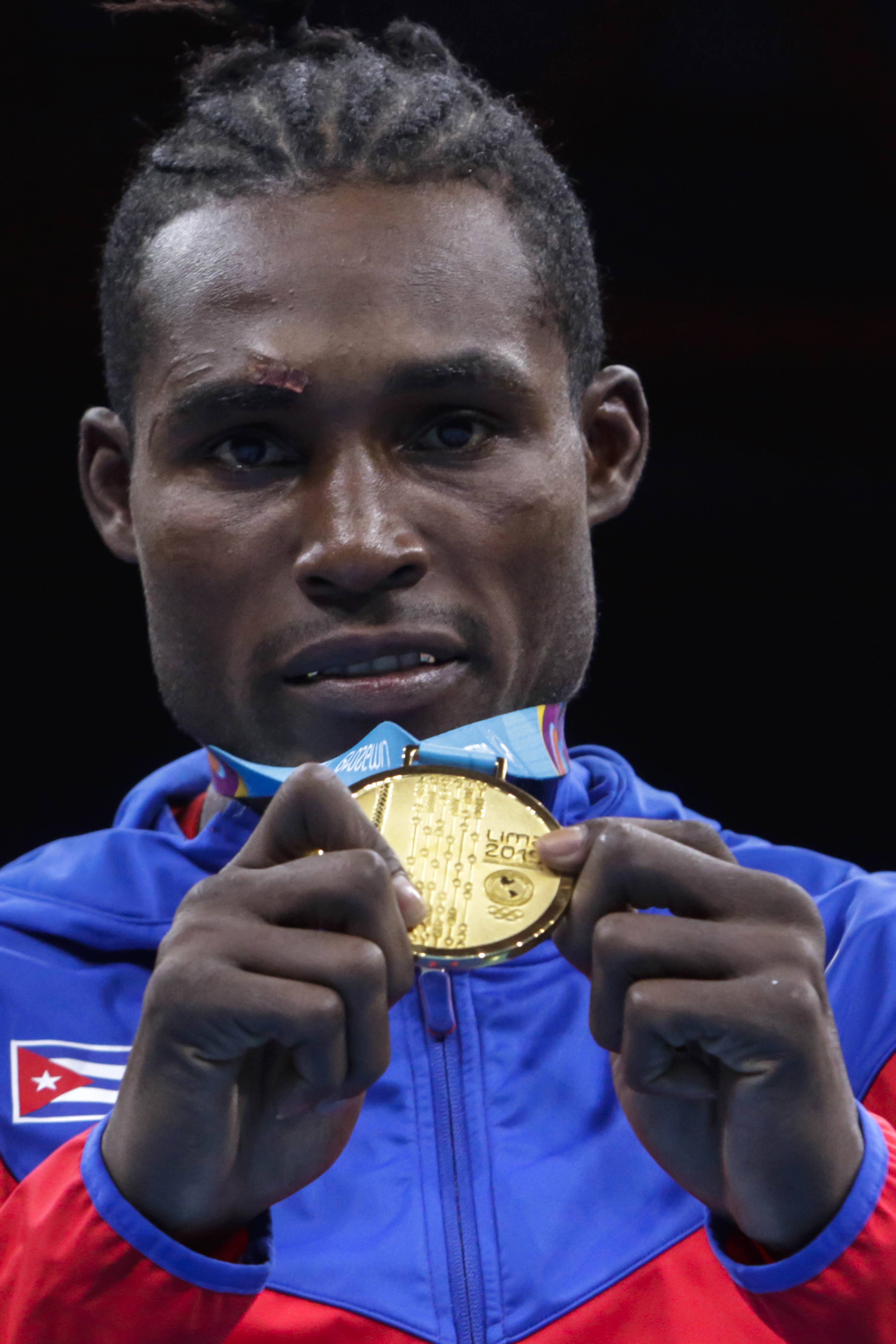 Julio C. La Cruz se enfrenta a Keno Machado de Brasil en la final del boxeo en la categoria 81 kg Foto Roberto Morejon, Periodico Jit, INDER.