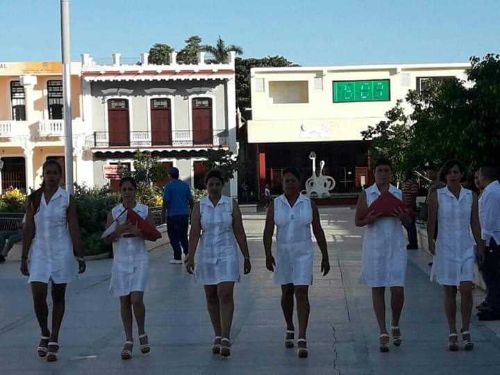 Ceremonia de las banderas en la Plaza de la Revolucón de Bayamo.