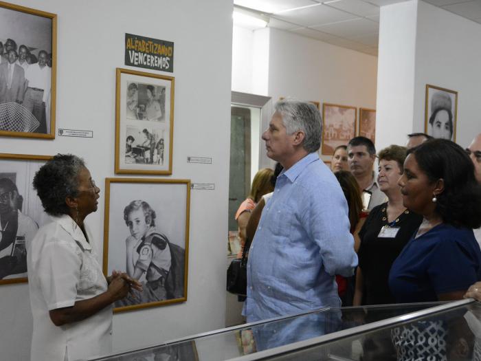 El Presidente cubano presta especial atención a la preservación del patrimonio documental e histórico de la nación cubana. Foto: Estudios Revolución