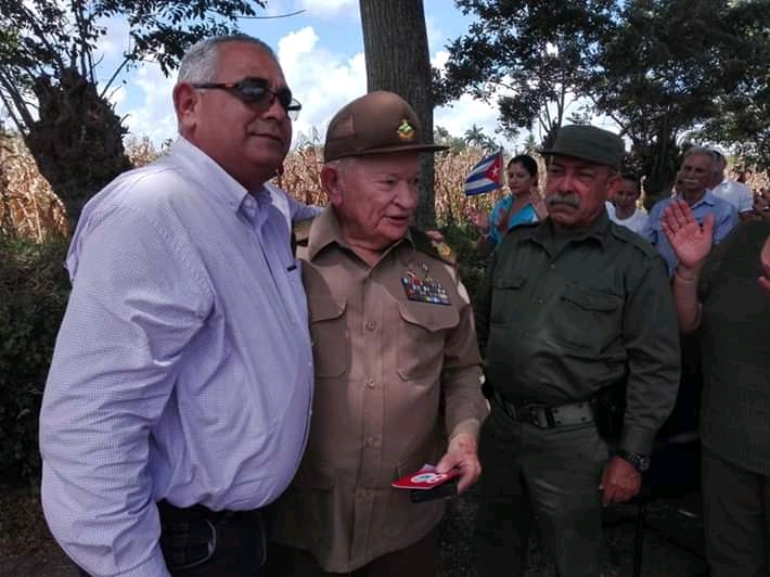Comandante de la Revolución Guillermo García Frías recibió Sello 80 Aniversario de la CTC