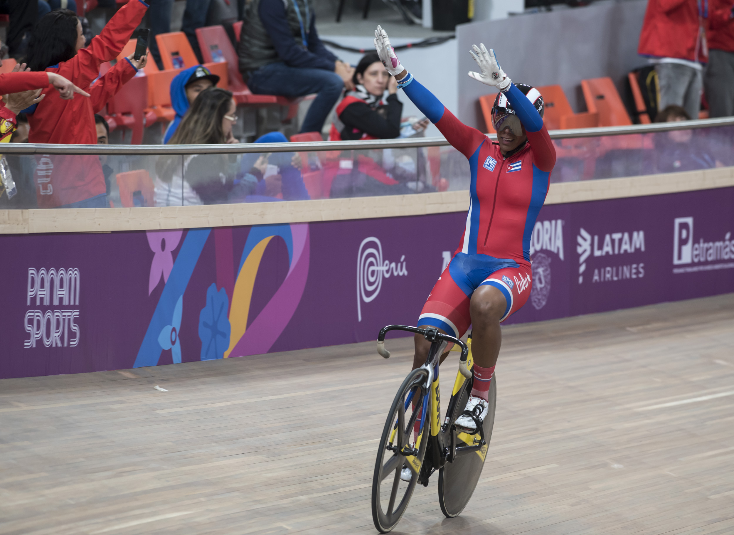 Lisandra Guerra ganó la medalla de Plata en Keirin Femenino. foto: José Meriño