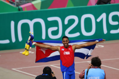 Juan Miguel: saltó y cumplió: !8,27!