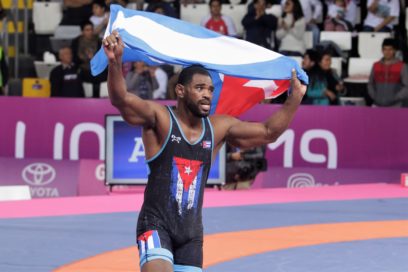 Cuba pesca oro en la tormenta de la lucha libre de Lima