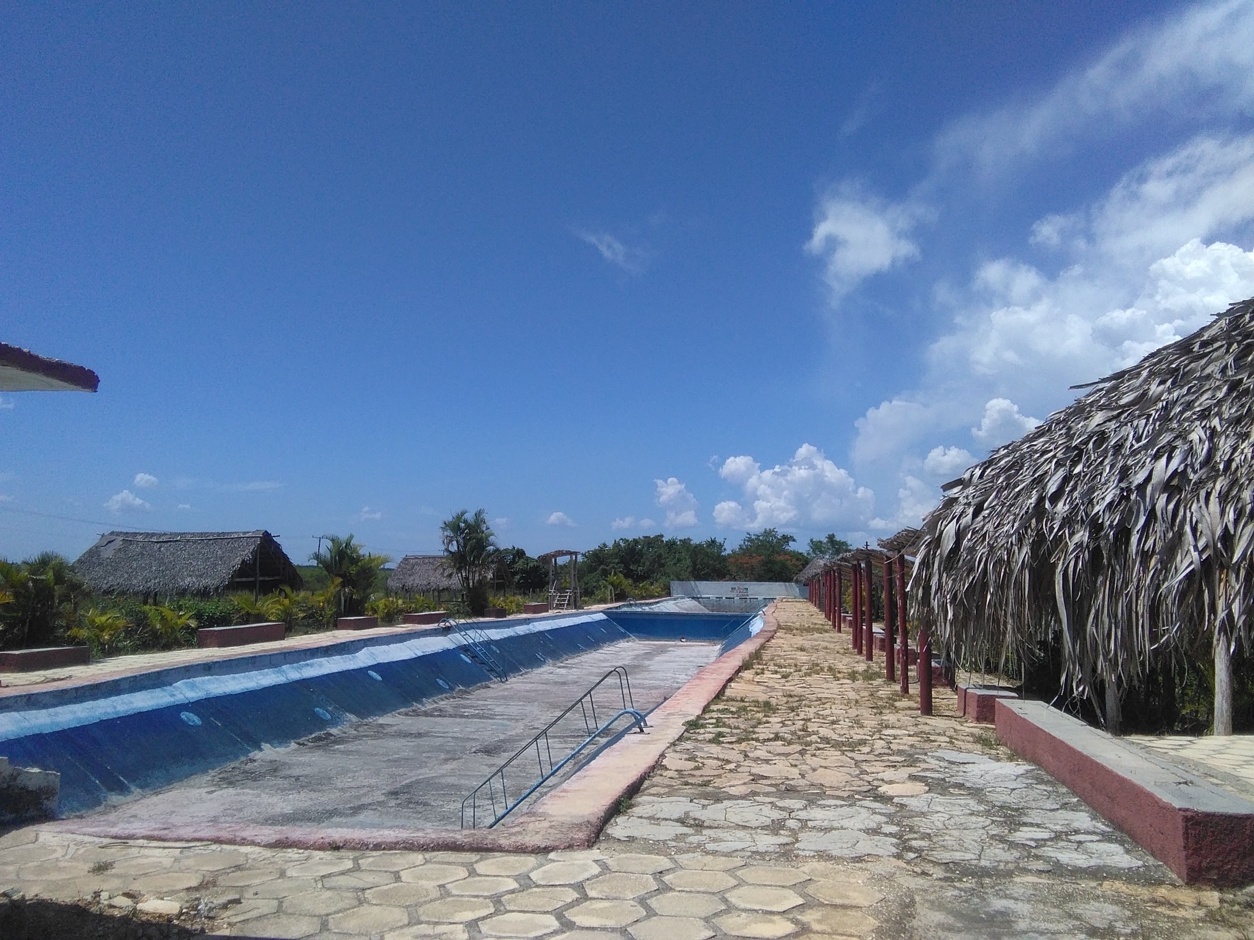 Pozo Brujo sigue igualito: su místico manantial continúa ansioso por llenar la piscina en la que la inercia le robó la iniciativa a la temporada de verano 2019. Foto: José Luis Martínez Alejo