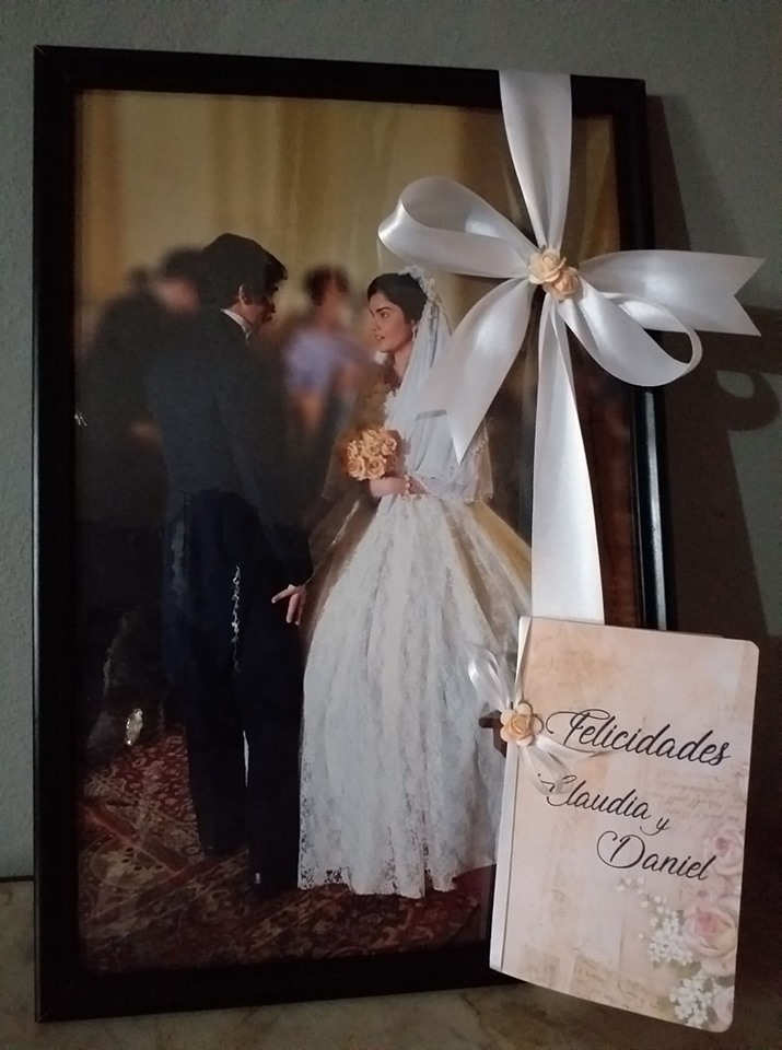 Recuerdo que se lleva la pareja de cuando interpretaban a Ignacio y Amalia en el filme El Mayor que se debe estrenar a finales de año. Foto: Tomada del perfil de Facebook de Hostal El Paso