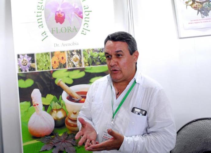 Rodolfo Arencibia: “El empleo de las plantas medicinales No es una alternativa porque NO tengo, sino una opción para utilizarlas, incluso, cuando se cuenta con otros medicamentos”. Foto: Agustín Borrego
