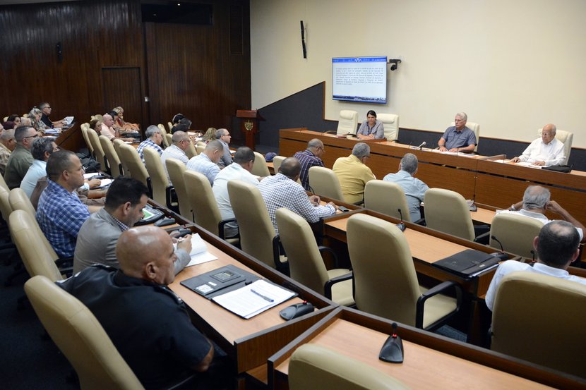 El Presidente Díaz-Canel encabezó la reunión del Grupo Gubernamental de Apoyo a la Capital