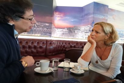 Petro denuncia en Francia ataques contra líderes sociales colombianos