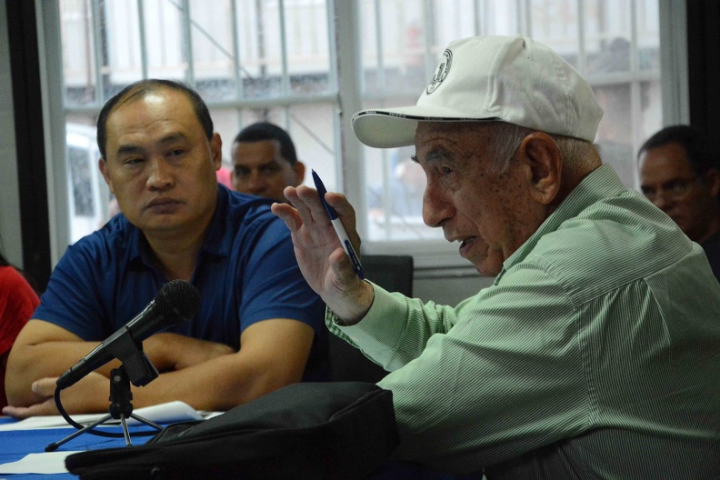 El Segundo Secretario del Comité Central del Partido Comunista de Cuba, José Ramón Machado Ventura en su recorrido de trabajo en la bioeléctrica Ciro Redondo. Foto: Osvaldo Gutiérrez (ACN)