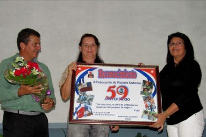 Justo reconocimiento a la mujer holguinera