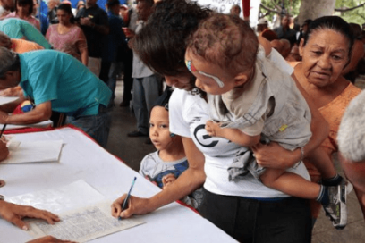 Venezuela llega a más de cuatro millones de firmas contra el bloqueo