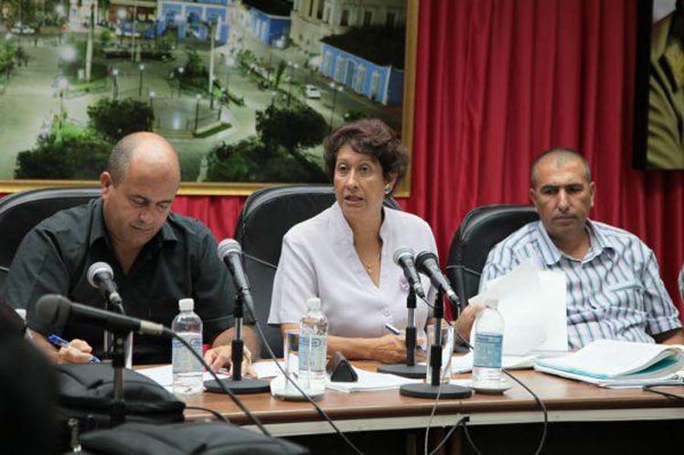 Velázquez Cobiella insistió aquí en continuar trabajando para suplir el déficit de maestros y profesores en relación con la plantilla aprobada de profesionales titulares. (Foto: Oscar Alfonso/ Escambray)
