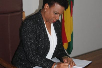 Vicepresidenta cubana rinde homenaje a desaparecido Robert Mugabe