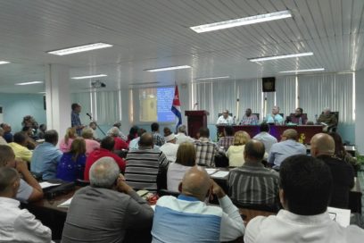Díaz-Canel prosigue chequeo de medidas ante situación energética (+Fotos)