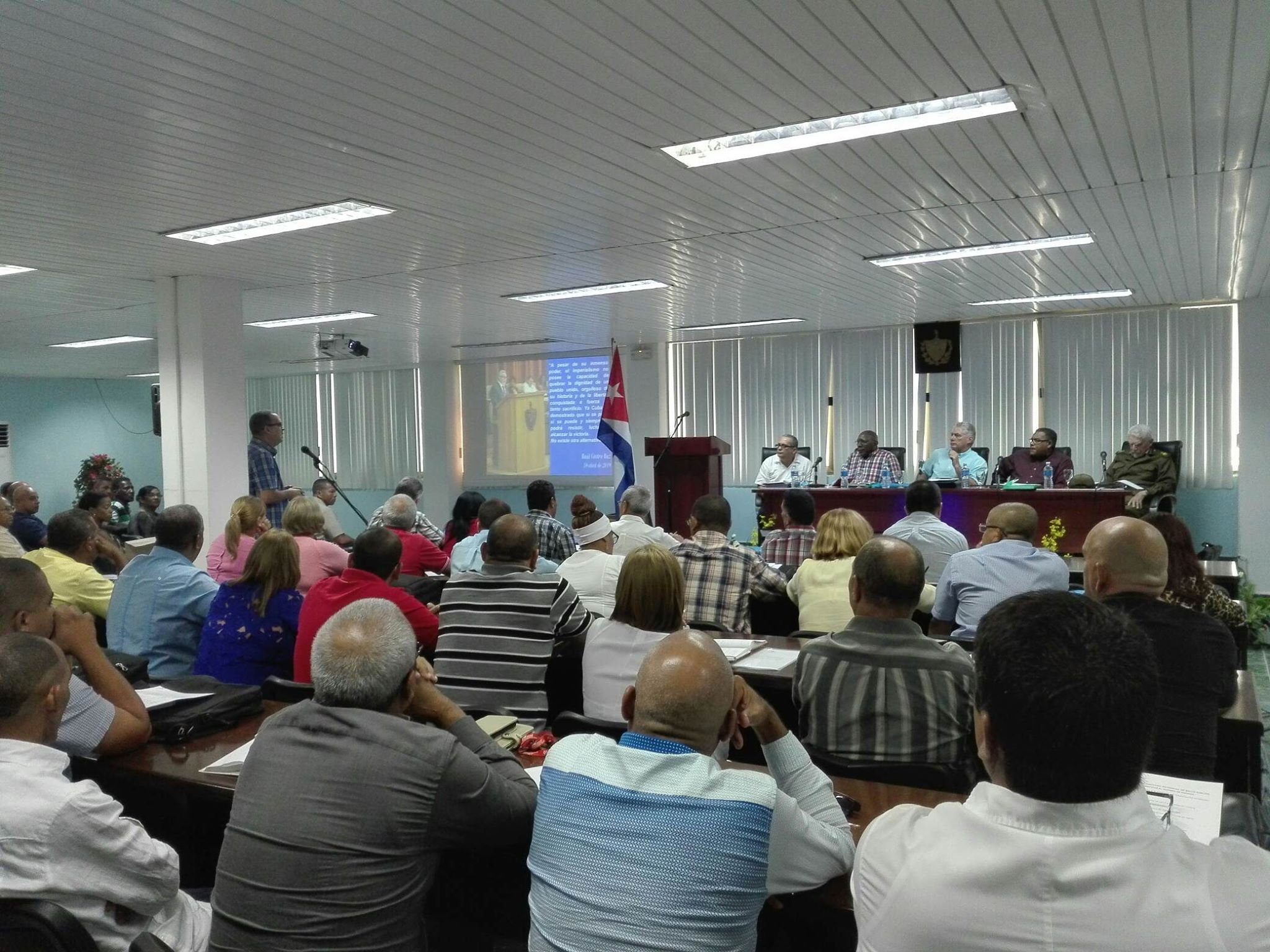 Díaz-Canel prosigue chequeo de medidas ante situación energética en Guantánamo