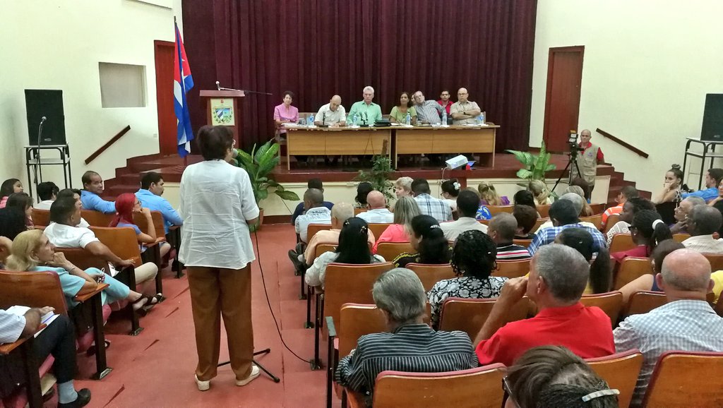 Díaz-Canel visita universidad Enrique José Varona