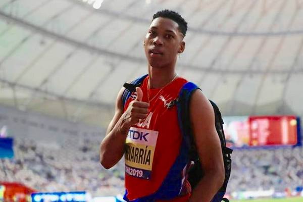 Juan Miguel saluda en Doha
