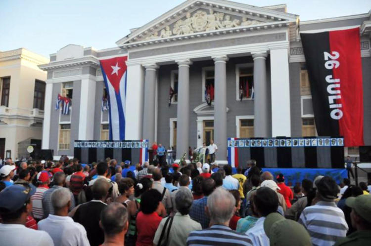 El pueblo cienfueguero acude masivamente cada año al acto y la peregrinación para conmemorar el Levantamiento Popular Armado del 5 de Septiembre de 1957. / Foto: Juan Carlos Dorado.