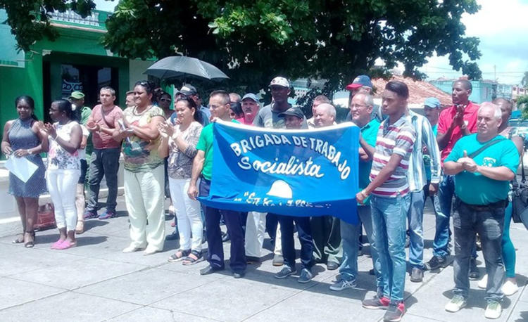 Momento de la constitución oficial de la brigada. Foto: Rubén Lloga Sixto