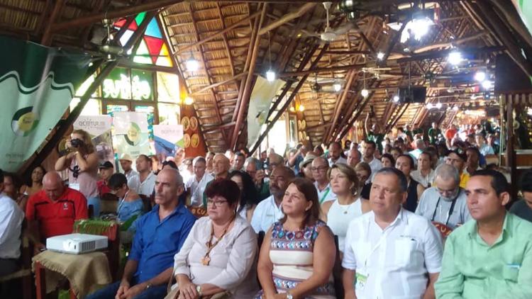 Diversas personalidades y participantes acudieron a la apertura de TURNAT en la Ciénaga de Zapata. Foto: Kenia Otaño Fundora