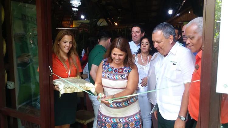 La vicetitular del Ministerio de Turismo, Mayra Álvarez García, vicetitular del Ministerio de Turismo, inauguró TURNAT 2019. Foto: Kenia Otaño Fundora