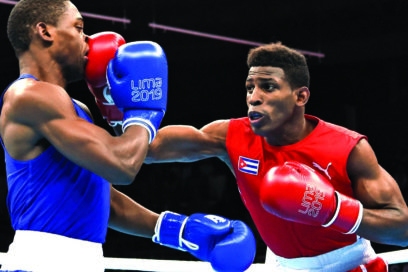 Bajada de tres pisos en Mundial de Boxeo