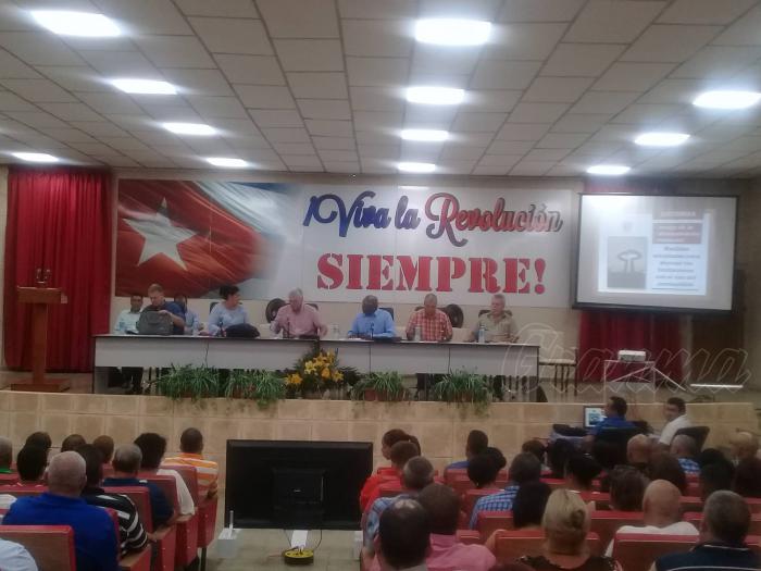 Reunión de trabajo en Artemisa con la presencia del Presidente de los Consejos de Estado y de Ministros Miguel Díaz-Canel Bermúdez Foto: Yudy Castro Morales