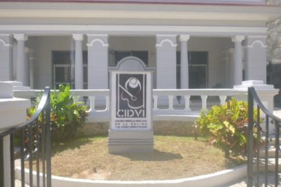 Manos constructoras en favor de la décima