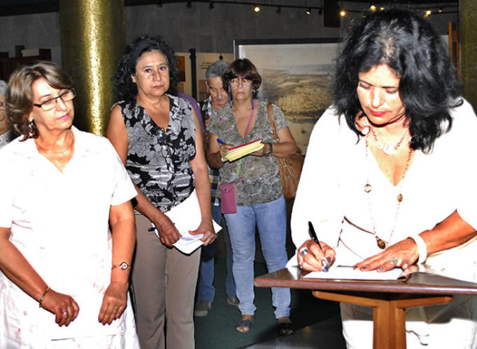La presidenta de Comisión de Candidatura Nacional, María Consuelo Baeza Martín, al dar lectura al juramento de los integrantes, prometió actuar con imparcialidad y ética.