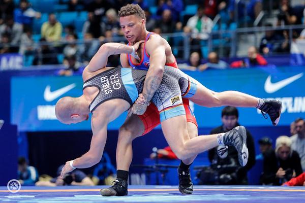 Ismael Borrero se proclamó doble campeón mundial de lucha.