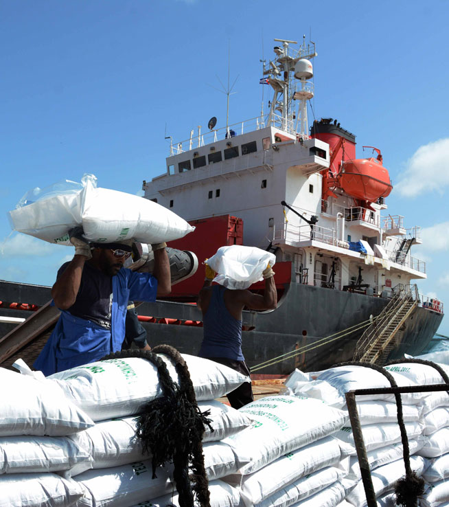 En el puerto Guillermón Moncada se renueva el espíritu de trabajo a sabiendas de la alta misión que le corresponde. Foto: Miguel Rubiera